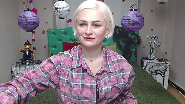 Snapshot of OliviaHorst chatting on October 2025 05:08:02 PM OliviaHorst online show from October 2025 05:08:02 PM