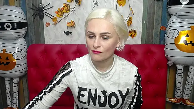 Snapshot of OliviaHorst chatting on October 2025 06:14:02 PM OliviaHorst online show from October 2025 06:14:02 PM