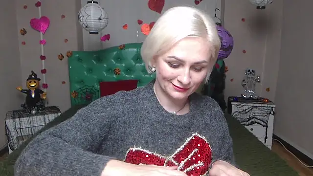 Snapshot of OliviaHorst chatting on November 2025 06:17:01 PM OliviaHorst online show from November 2025 06:17:01 PM