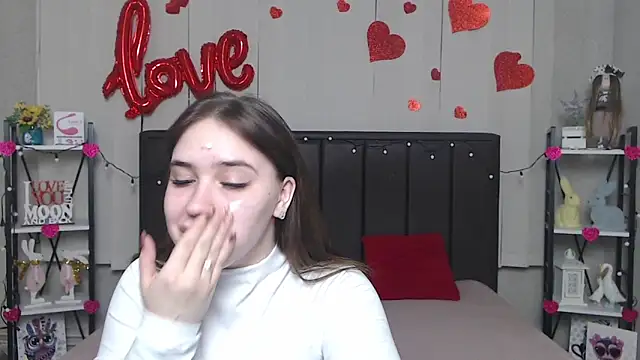 LauraHlot online show from March 2025 06:32:01 PM