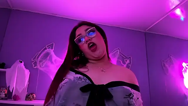 Camiila Osorio online show from October 2025 06:26:02 PM