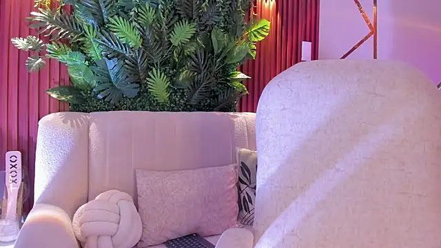 Snapshot of foxxxmegan chatting on October 2025 04:08:01 PM foxxxmegan online show from October 2025 04:08:01 PM