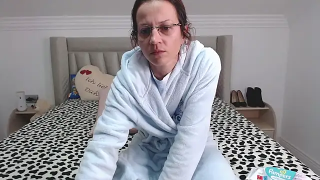 Snapshot of CatWoman0001 chatting on November 2025 10:36:01 PM CatWoman0001 online show from November 2025 10:36:01 PM