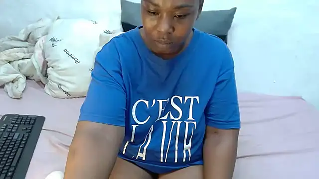 Snapshot of Thickchocolatex2 chatting on September 2025 12:10:02 AM Thickchocolatex2 online show from September 2025 12:10:02 AM