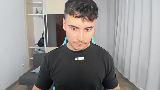 MatMalonne online show from November 2025 01:22:01 PM