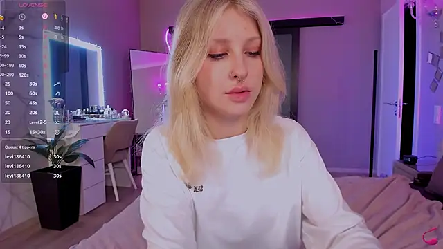 Snapshot of lilyvibe chatting on February 2025 10:08:02 PM lilyvibe online show from February 2025 10:08:02 PM