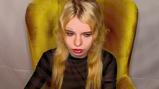 Snapshot of MisssLola chatting on October 2025 02:01:02 PM MisssLola online show from October 2025 02:01:02 PM