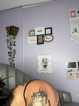 kiim taaylor online show from February 2025 05:41:02 PM