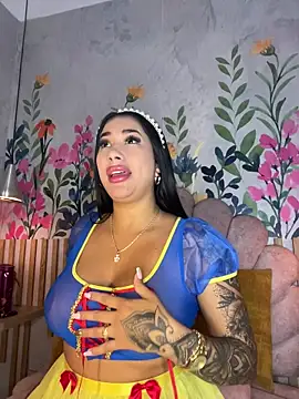 kiim taaylor online show from October 2025 01:00:02 PM