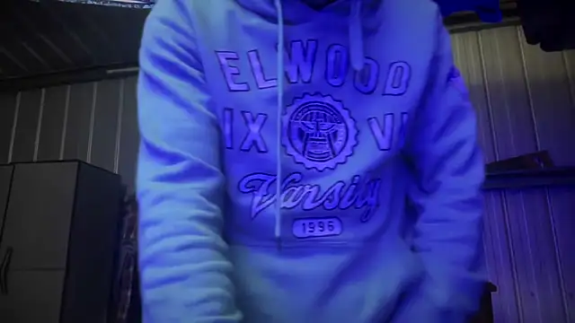 Snapshot of nakud4u chatting on December 2024 03:04:01 PM nakud4u online show from December 2024 03:04:01 PM