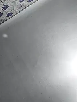 Snapshot of SweetLeila40 chatting on March 2025 05:29:02 AM SweetLeila40 online show from March 2025 05:29:02 AM