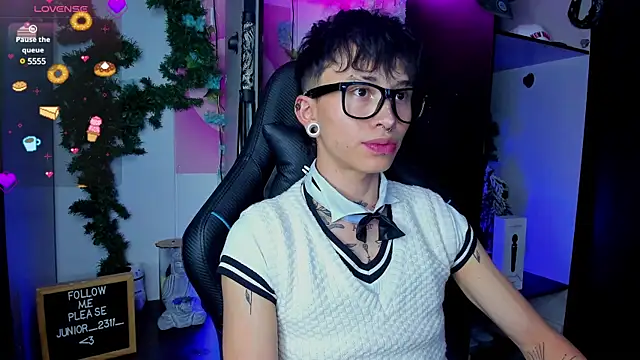 juniior 2311  online show from March 2025 08:54:01 PM