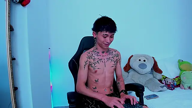 juniior 2311  online show from October 2025 06:04:01 PM