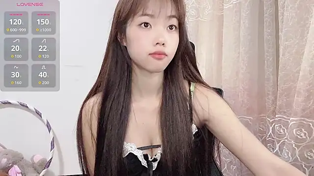 Snapshot of Lvy--v chatting on November 2025 10:45:02 PM Lvy--v online show from November 2025 10:45:02 PM