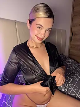 Snapshot of Odett_ chatting on November 2025 02:01:02 AM Odett online show from November 2025 02:01:02 AM