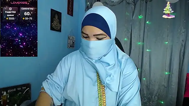 Snapshot of Falak-Yasin chatting on November 2025 12:27:02 PM Falak-Yasin online show from November 2025 12:27:02 PM