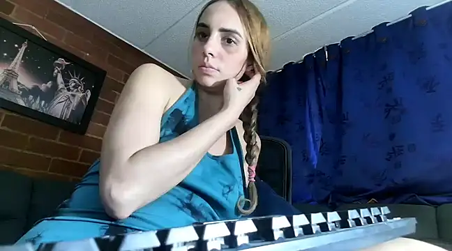 Snapshot of ValeriaLacrozee chatting on January 2025 10:35:01 PM ValeriaLacrozee online show from January 2025 10:35:01 PM