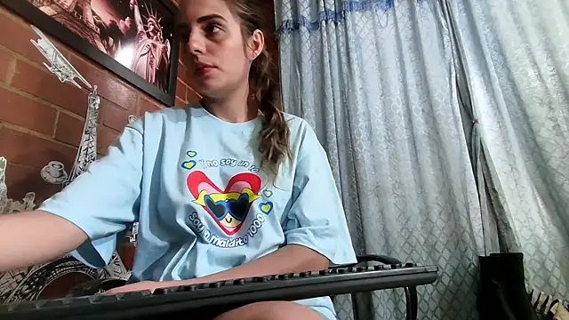 Snapshot of ValeriaLacrozee chatting on February 2025 06:42:02 PM ValeriaLacrozee online show from February 2025 06:42:02 PM