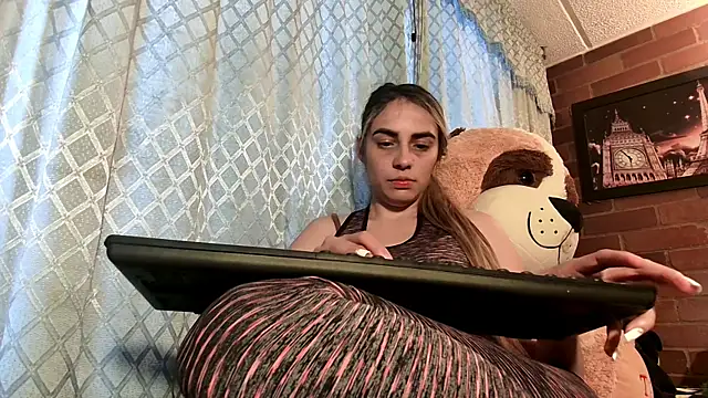 Snapshot of ValeriaLacrozee chatting on September 2025 07:14:02 PM ValeriaLacrozee online show from September 2025 07:14:02 PM