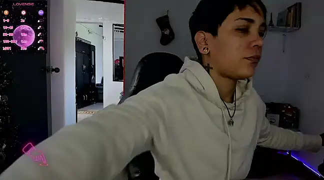 ZhoeStrong online show from December 2024 03:20:02 PM