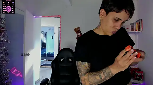 ZhoeStrong online show from January 2025 10:15:02 PM