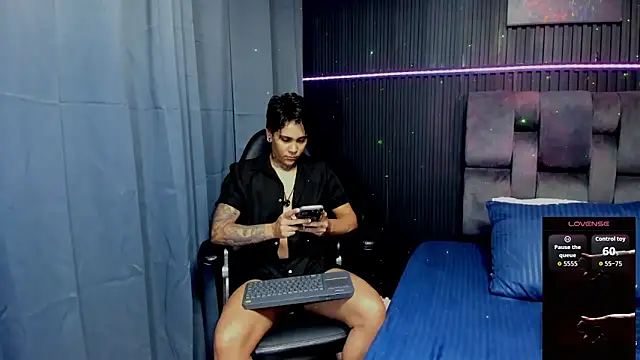 ZhoeStrong online show from October 2025 10:52:01 PM