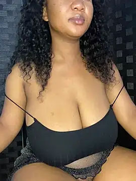 Snapshot of MayaPassion chatting on December 2024 08:13:01 AM MayaPassion online show from December 2024 08:13:01 AM