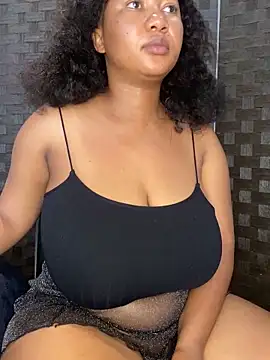 Snapshot of MayaPassion chatting on February 2025 01:30:01 PM MayaPassion online show from February 2025 01:30:01 PM