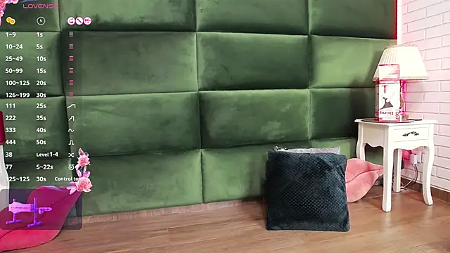 Snapshot of SelenSummer chatting on September 2025 04:16:01 AM SelenSummer online show from September 2025 04:16:01 AM