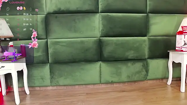 Snapshot of SelenSummer chatting on October 2025 03:57:01 AM SelenSummer online show from October 2025 03:57:01 AM