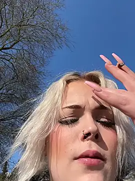 Snapshot of elina_may chatting on March 2025 01:03:01 PM elina may online show from March 2025 01:03:01 PM