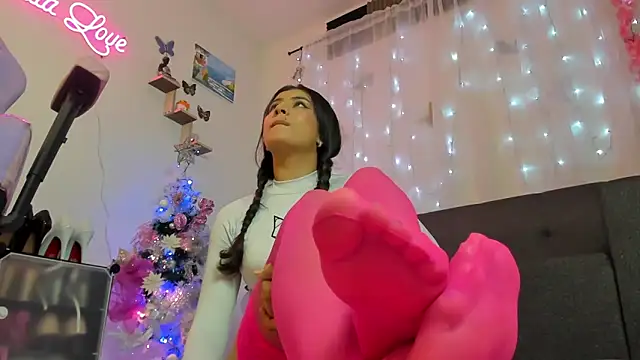 Alaia Love77 online show from December 2024 01:10:01 AM