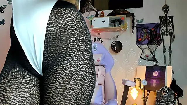 Alaia Love77 online show from October 2025 09:49:02 PM