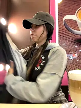 Snapshot of EemaHaruki chatting on October 2025 09:17:02 PM EemaHaruki online show from October 2025 09:17:02 PM