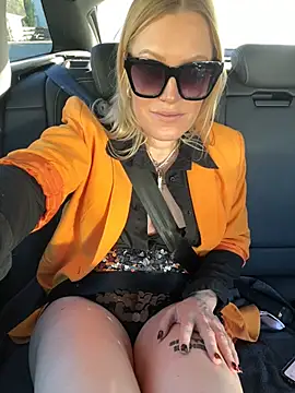 Snapshot of Sissy-Bee chatting on January 2025 01:33:02 PM Sissy-Bee online show from January 2025 01:33:02 PM