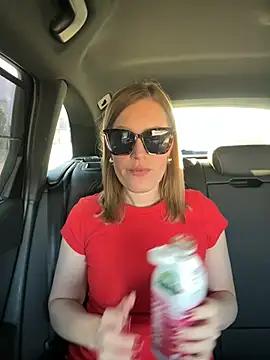 Snapshot of Sissy-Bee chatting on March 2025 04:26:01 PM Sissy-Bee online show from March 2025 04:26:01 PM