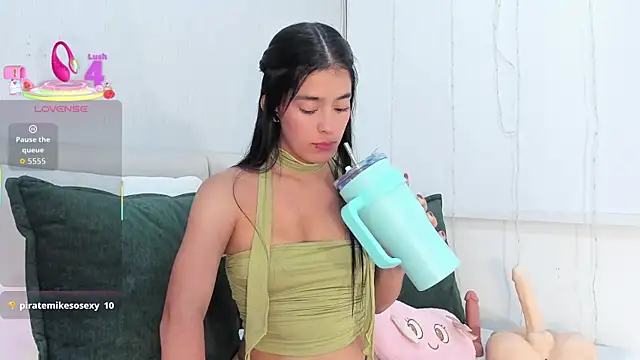 Snapshot of Isaa_Queen chatting on October 2025 08:05:02 PM Isaa Queen online show from October 2025 08:05:02 PM