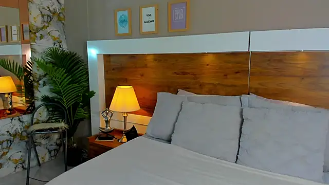 EmaBakker online show from October 2025 11:50:01 AM