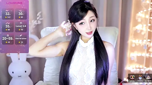 UUKiss  online show from December 2024 12:36:01 PM
