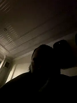 Snapshot of R32RLINE chatting on December 2025 10:25:02 PM R32RLINE online show from December 2025 10:25:02 PM