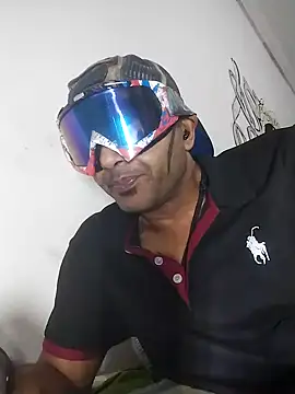 Snapshot of Daretodeviate chatting on October 2025 03:13:01 PM Daretodeviate online show from October 2025 03:13:01 PM