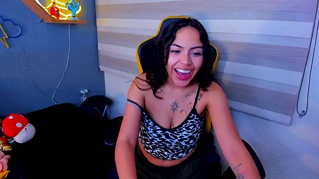 Liittleluaa  online show from December 2024 11:55:01 AM