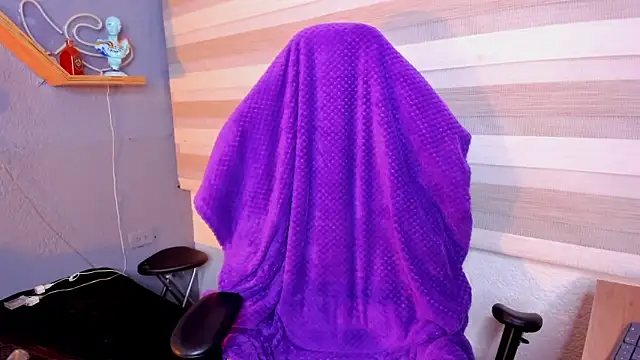 Liittleluaa  online show from December 2024 11:38:01 AM