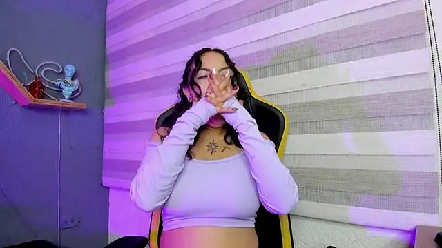 Liittleluaa  online show from December 2024 01:05:02 PM