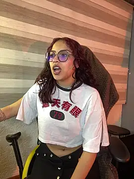 Liittleluaa  online show from January 2025 12:16:01 PM
