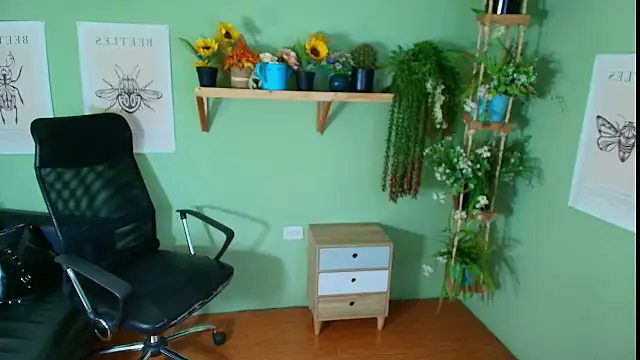 Liittleluaa  online show from September 2025 03:33:01 PM