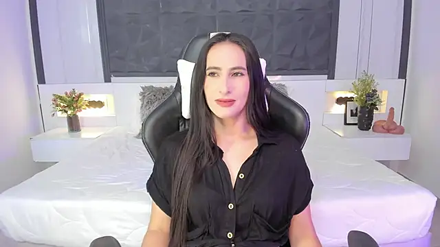 SaraGomez1 online show from September 2025 04:45:02 PM