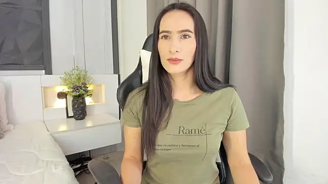 SaraGomez1 online show from October 2025 02:14:01 PM