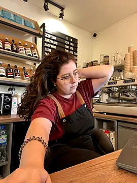 Snapshot of cinnabon_ chatting on October 2025 01:50:01 PM cinnabon online show from October 2025 01:50:01 PM