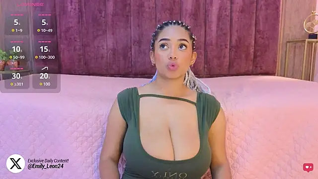 Snapshot of Emy_leon chatting on January 2025 07:42:01 PM Emy leon online show from January 2025 07:42:01 PM
